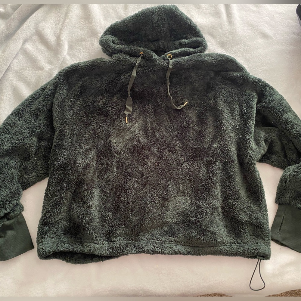Old navy pulllover sweatshirt. Color dark green. Size XL